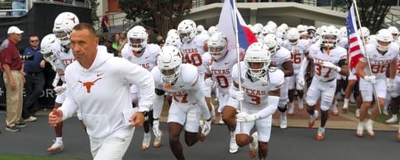 Texas RB expected to enter the transfer portal as Longhorns reshape the backfield