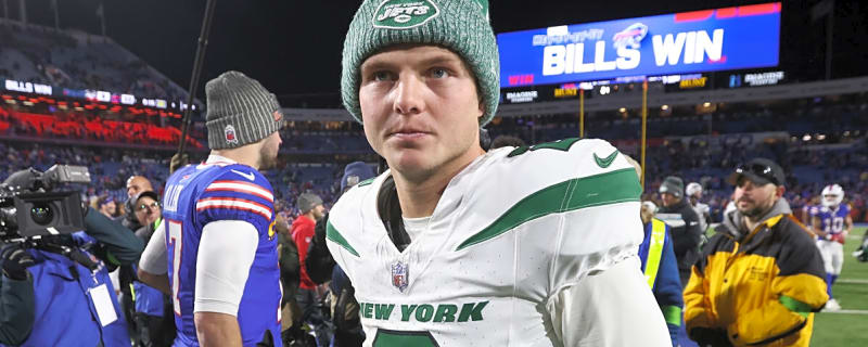 Zach Wilson Makes Bizarre Decision With The Dolphins