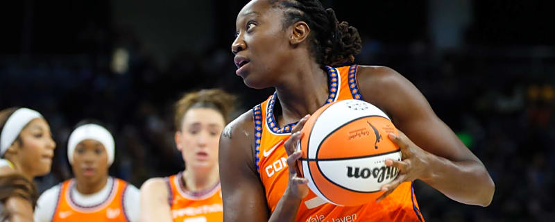 WNBA Scoring Great Makes History Against Angel Reese, Chicago Sky