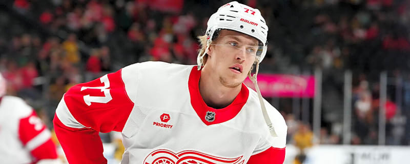 Gutsy Simon Edvinsson effort leads to roaring ovation from Red Wings fans