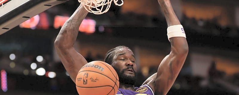 Shaquille O’Neal Stops Himself From Blasting Deandre Ayton After Comical Error in Lakers–Cavs