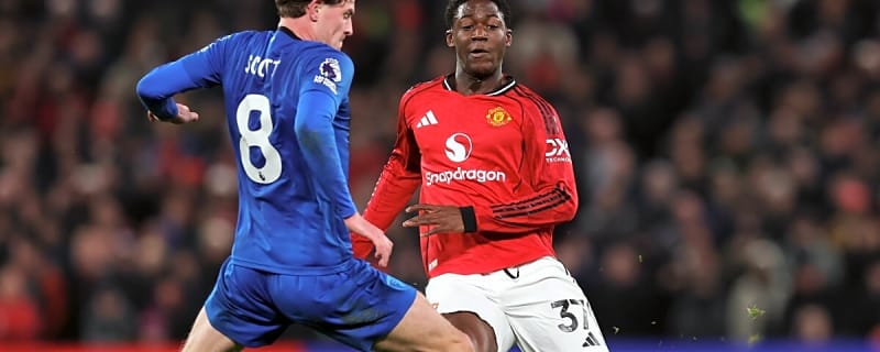 'Hang on a minute…' – Neville and Keane disagree on Man Utd star’s transfer dilemma