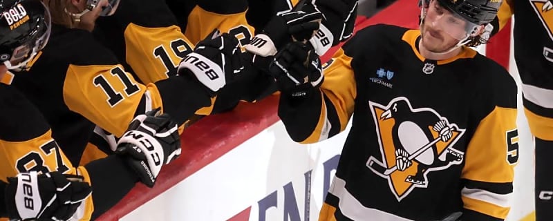 Philip Tomasino signs one-year contract with Penguins