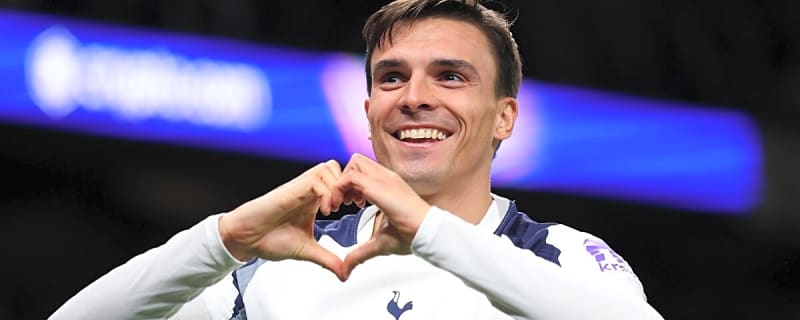 Man United tipped as realistic option to sign 'typical Premier League number six'