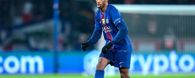 Ballon d’Or winner offers himself to Chelsea despite Liverpool transfer interest