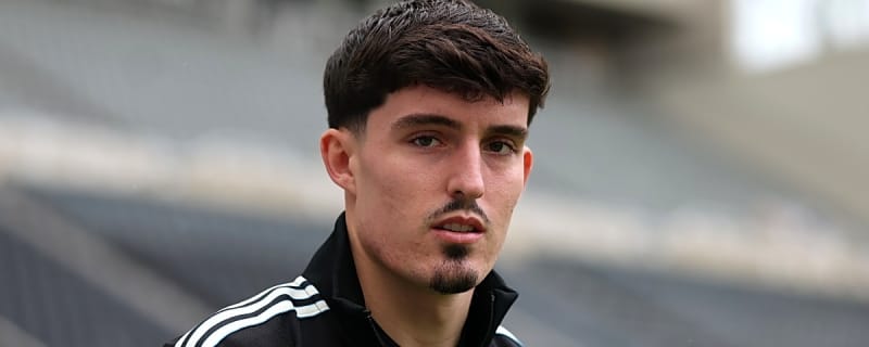 Man City target delays contract talks with Newcastle