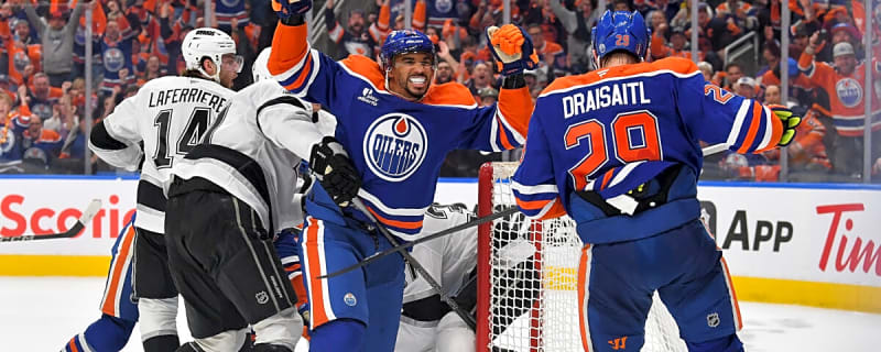 Kane & Landeskog’s Playoff Impacts Prove NHL Players’ Elite Athleticism