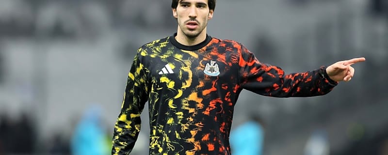 Club chief speaks out on Arsenal talks over signing 'superstar player'