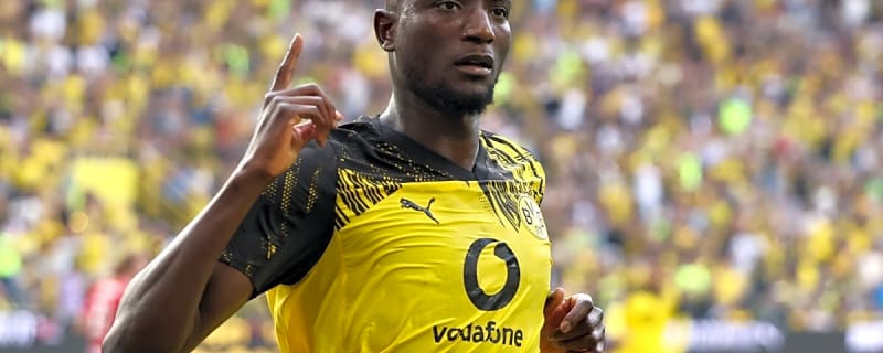 'Clinical' 45-goal star 'appeals' to Arsenal but Man Utd & PSG also eyeing transfer