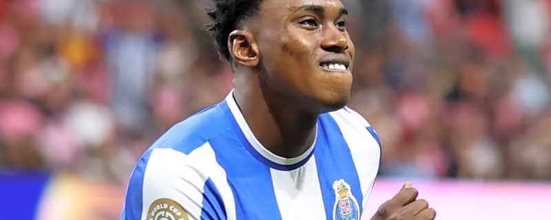 Report: Chelsea back in for 47-goal star after recent signing branded a mistake