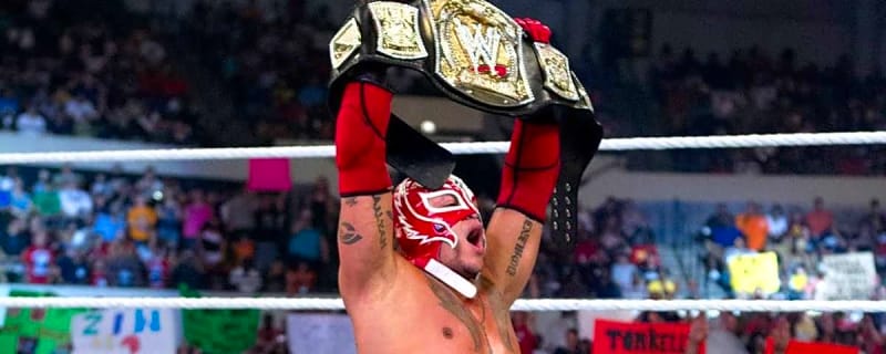 Bret Hart Surprisingly Hails a WWE Star - 'Nobody Can Lace His Shoes'