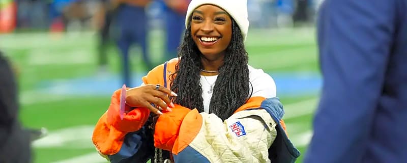 Jonathan Owens’ wife Simone Biles shows off her outfit for Bears-Rams game