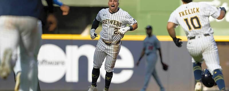 Brewers charge the field after walkoff win over Nationals