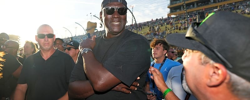 Kevin Harvick reacts to monumental moment between Michael Jordan, Jim France after Daytona 500