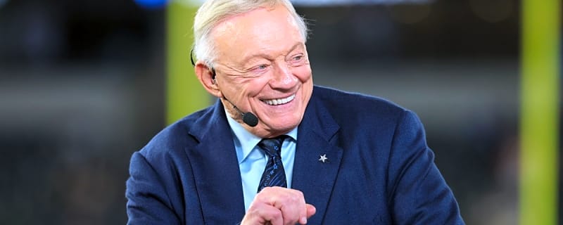 Jerry Jones nearly falls at podium, introduces former President Bill Clinton at pre-NFL Draft press conference