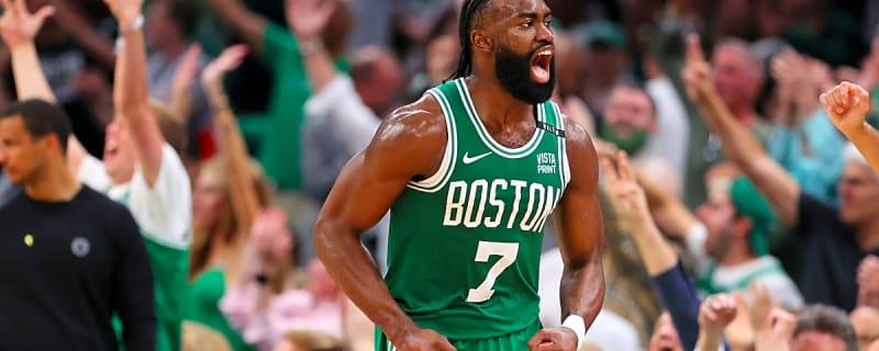 Jaylen Brown ejection: Celtics star loses his mind on officiating crew, restrained by team