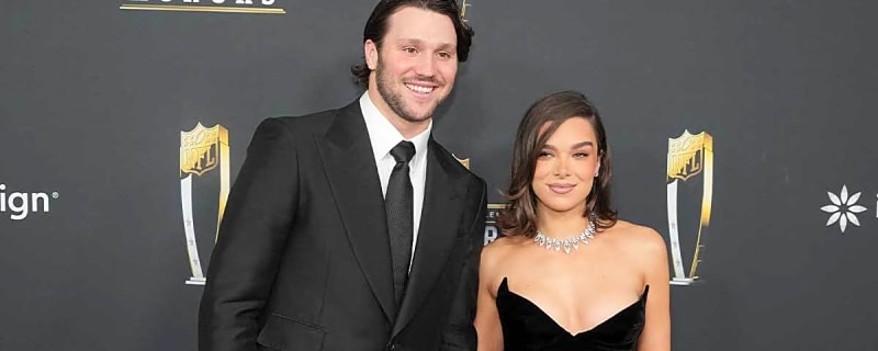 Bills QB Josh Allen, wife Hailee Steinfeld announce pregnancy
