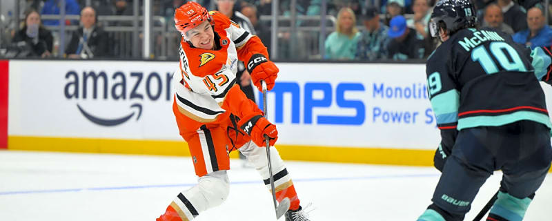 Ducks’ rookie Beckett Sennecke responds to mom’s emotional reaction to 1st NHL goal