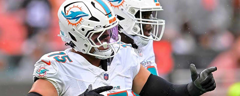 Dolphins’ Jaelan Phillips sarcastically bites his tongue on controversial call