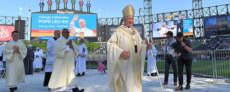 White Sox fans get Pope Leo to join chant in incredible celebration