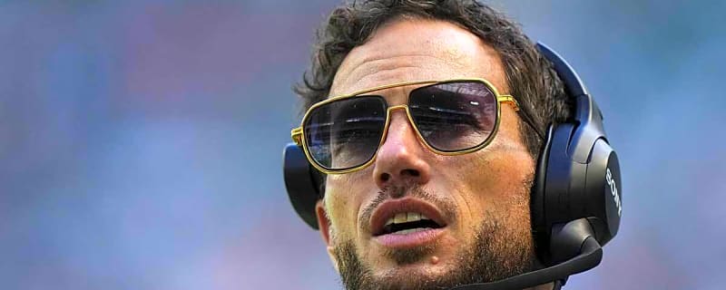 Dolphins rumors: Mike McDaniel hasn’t lost locker room, but he’s running ‘aimless program’