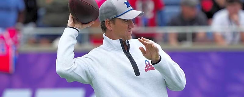 Giants legend Eli Manning shares video of hilarious hoverboard fail