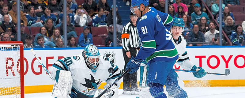 Maple Leafs snag power forward from Canucks in trade