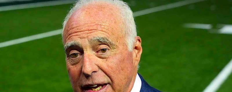 Eagles owner Jeffrey Lurie sends classy message to Lane Johnson after stunning retirement