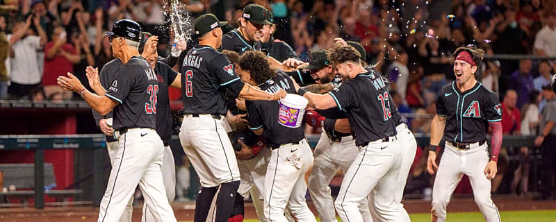 Diamondbacks walk off Padres with 5 run 9th inning