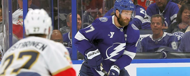 Victor Hedman played Games 4 and 5 vs. Panthers with broken foot