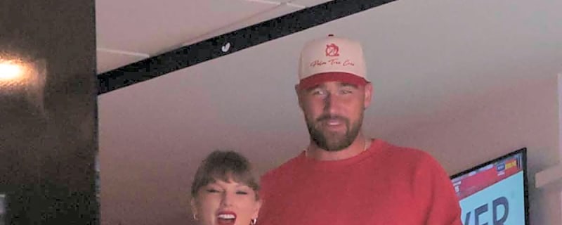 Travis Kelce gives adorable nod to Taylor Swift during Chiefs signing