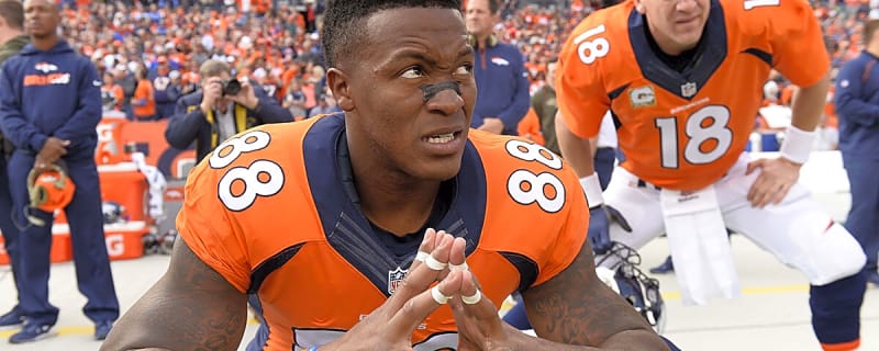 Broncos legend Peyton Manning chokes up while paying tribute to Demaryius Thomas