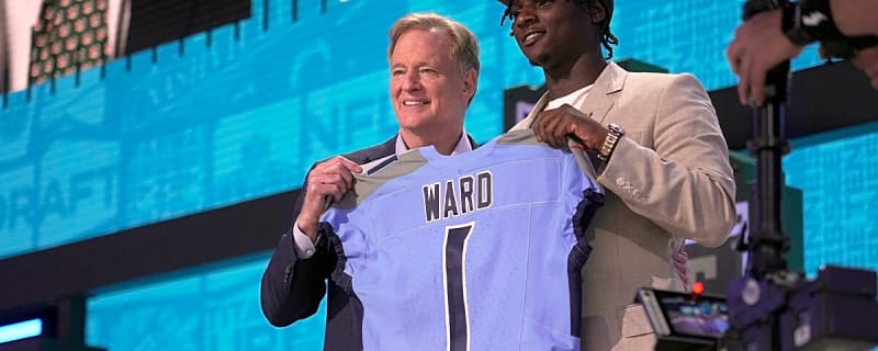Titans’ Cam Ward gets strong endorsement from 2,000-yard legend
