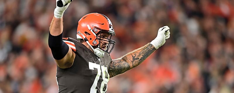 Browns’ Dillon Gabriel has Jack Conklin, Cam Robinson available for first start