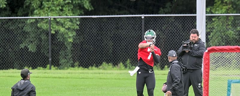 Jets safety hits Justin Fields doubters with bold 2025 prediction