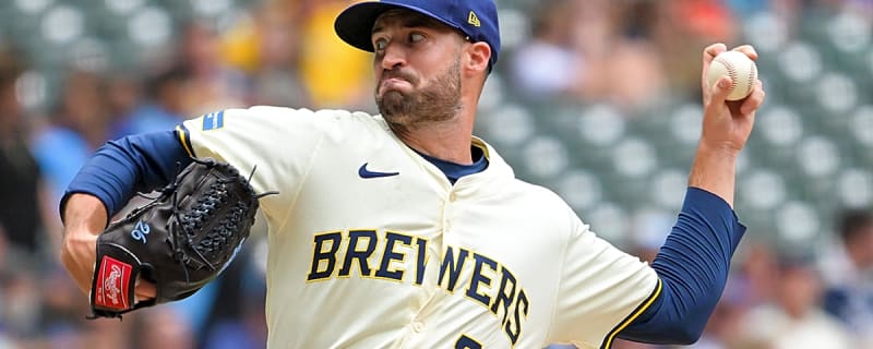 Brewers reinstate key reliever from IL