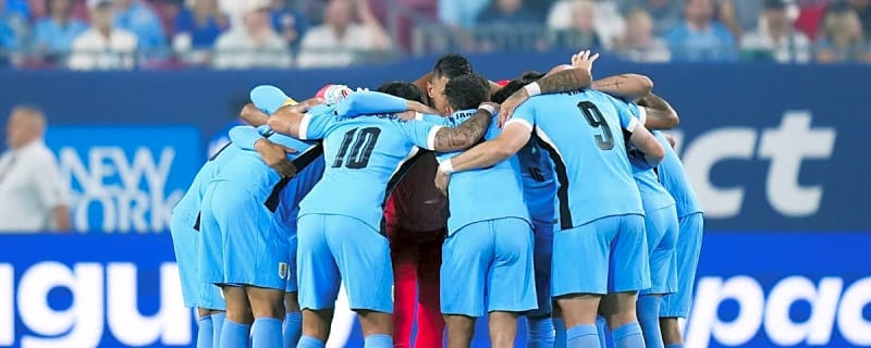 Who are the Commentators for Uruguay vs Cabo Verde World Cup Match?