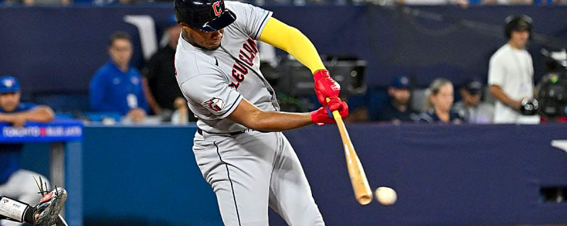 Ex-Guardians playoff hero Oscar Gonzalez signs in Japan after MLB decline