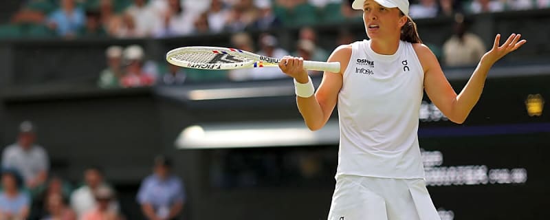 Iga Swiatek suffers 1st career loss to Jasmine Paolini in shocking upset at Wuhan Open