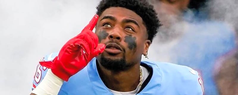 Watch: Treylon Burks Pulls off an Insane OBJ-like One-Handed Catch Against Broncos