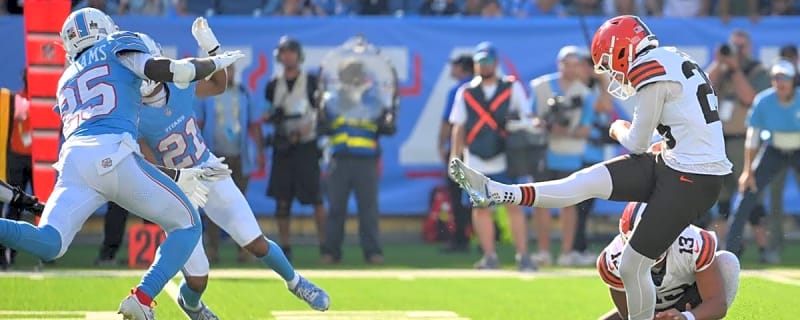 Browns Erase Early Deficit, Defeat Titans 27-24 to Remain in First Place