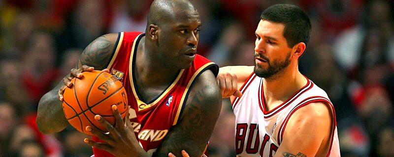 Former Laker Shaq, Brad Miller recreate brawl photo 23 years later