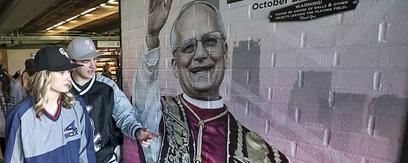 Pope Leo finally gets his White Sox Pope Hat from viral giveaway night