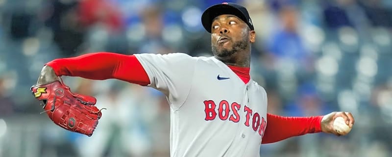Padres Eyeing Two Standout Relievers on Trade Market