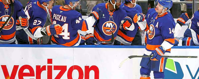 Bo Horvat’s hat trick earns Islanders star 1st Iron Man helmet