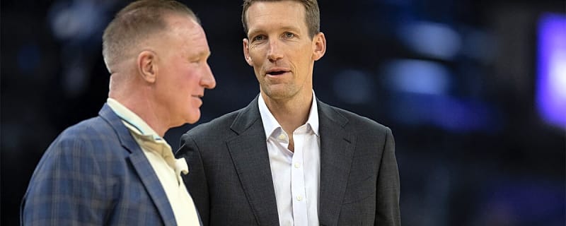 Warriors make roster move right before postseason