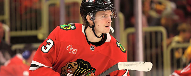 Canucks acquire German wing from Blackhawks
