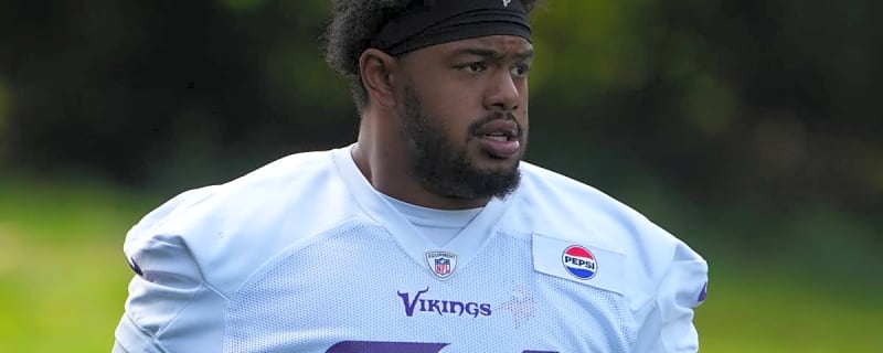 Vikings sign two players, waive two with injury designations