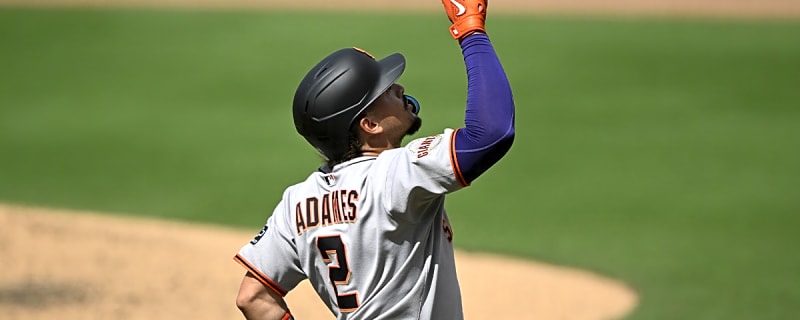 Willy Adames homers after receiving standing ovation in Brewers return