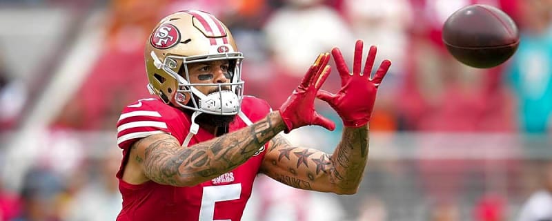 49ers’ Mike Evans leaves Dolphins game early with hip injury
